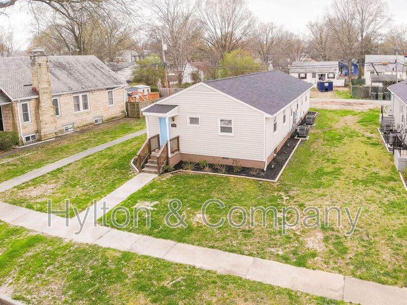 Photo - 220 W 31st St