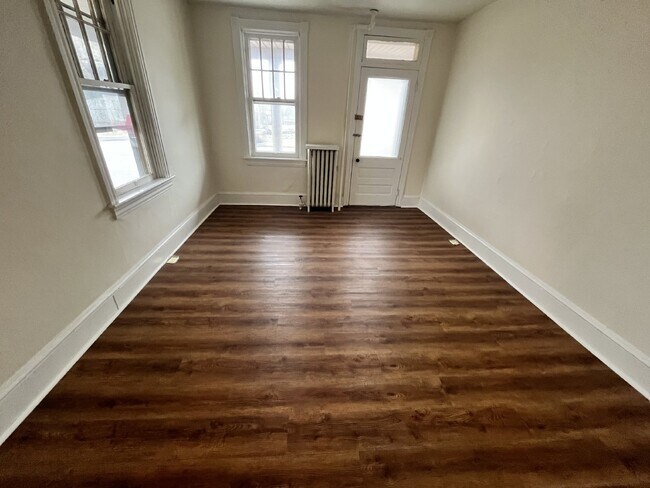Foto del edificio - Freshly updated duplex! Move in ready!