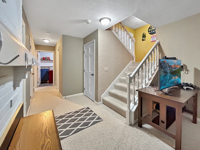 Building Photo - 1825 3rd Ave NE