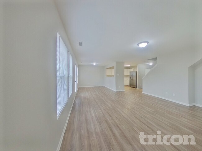 Foto del edificio - 907 Swearngan Ridge Ct