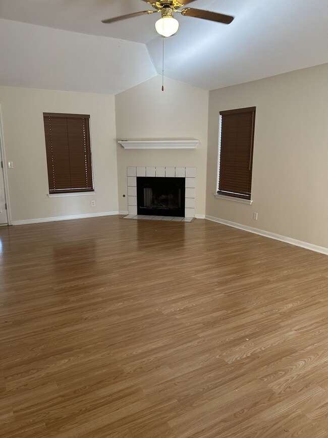 Foto del edificio - 210 Bailey Loop