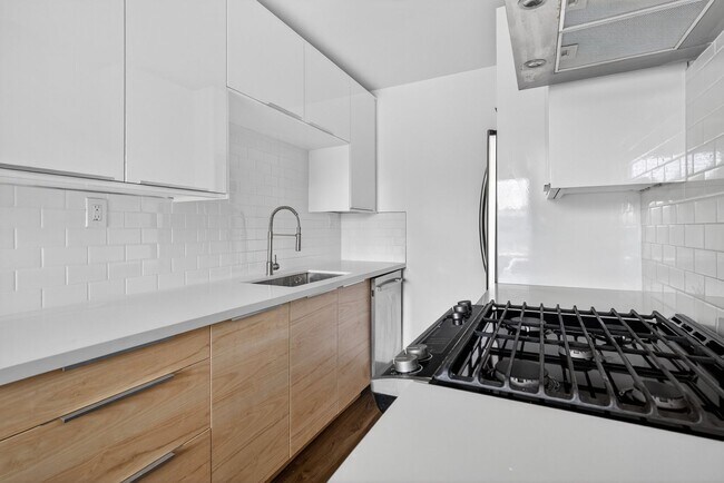 Foto del edificio - 4308 E 4th St