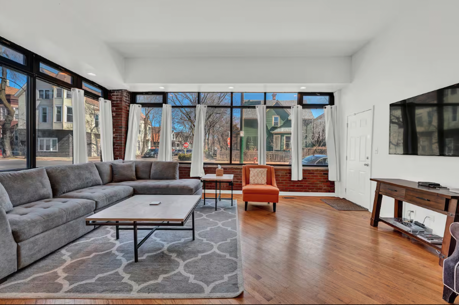 Primary Photo - 3456 N Damen Ave