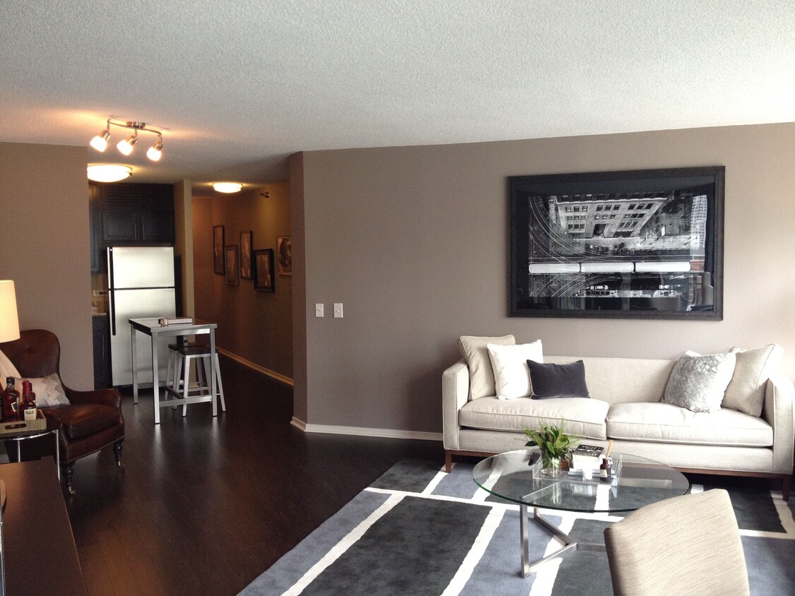 Foto principal - 455 N Park Dr