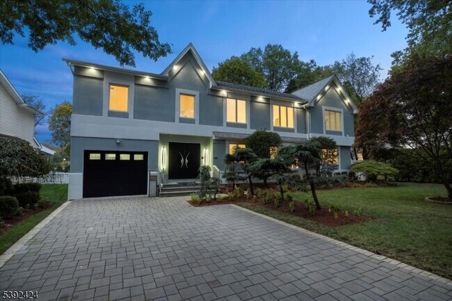 Foto del edificio - 827 Alden Rd