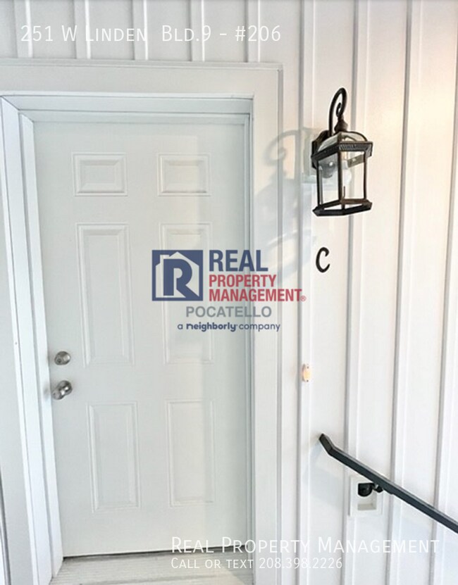 Building Photo - 3 Bedroom 1 Bath Apartment - Fiber Interne...