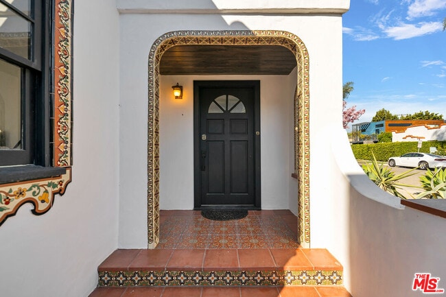 Foto del edificio - 8822 Rosewood Ave