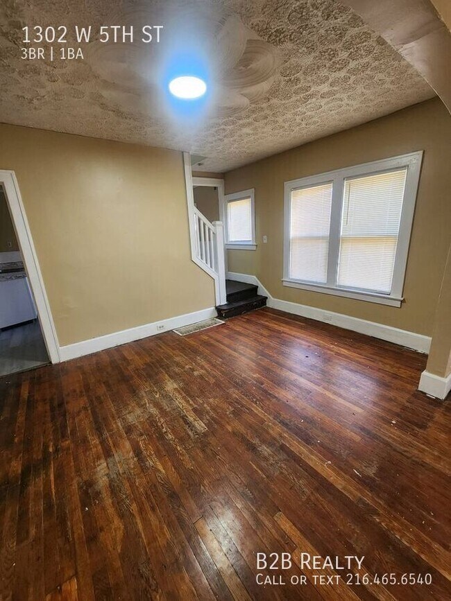 Foto del edificio - 1302 W 5th St