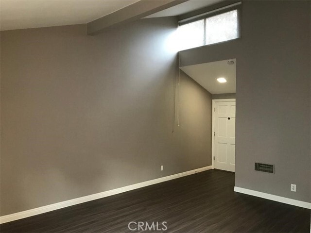 Foto del edificio - 5945 Armaga Spring Rd