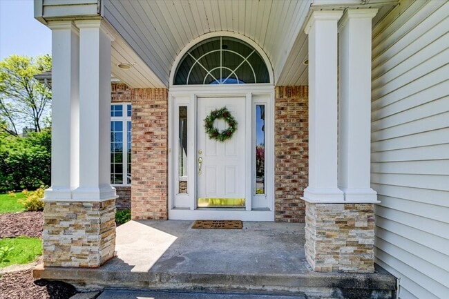 Building Photo - Beautifully updated 4 bedroom home in Southbridge, Waunakee