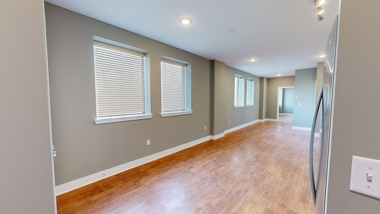 Photo - 300 W Fayette Apartments