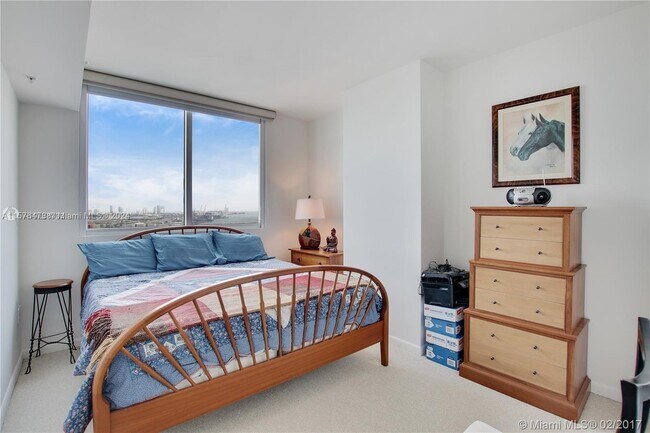 Dormitorio 1 - 253 NE 2nd St