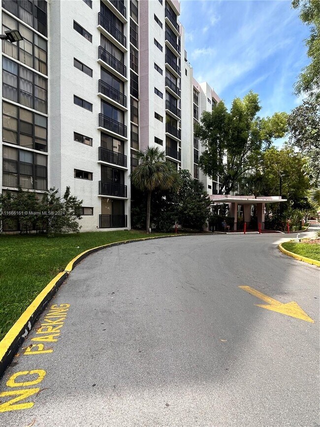 Building Photo - 17011 N Bay Rd