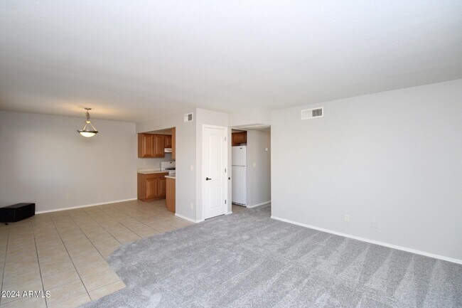 Building Photo - 303 N Miller Rd