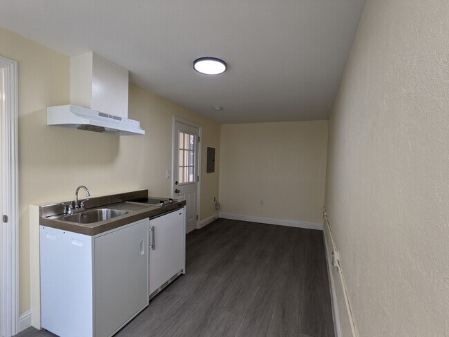 Bedroom/Kitchen - 2314 Ellsworth St