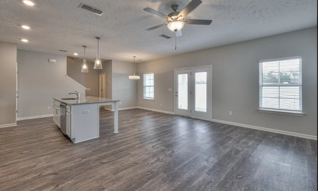 Building Photo - 1848 Bethpage Dr