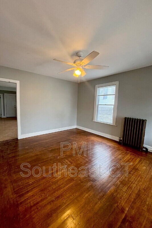 Foto del edificio - 50 Montauk Ave