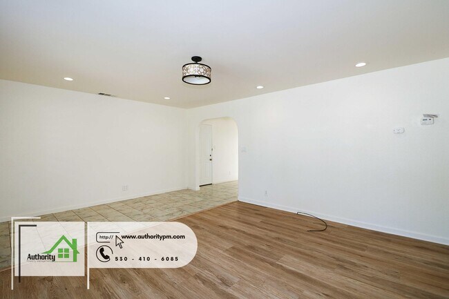 Foto del edificio - 2061 Jewell Ln