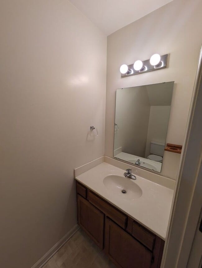 Foto del edificio - 2BD/1.5BA Townhome At Strawberry Patch Com...