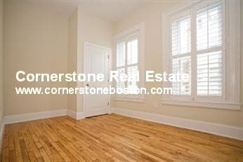 Building Photo - 16 Burney St