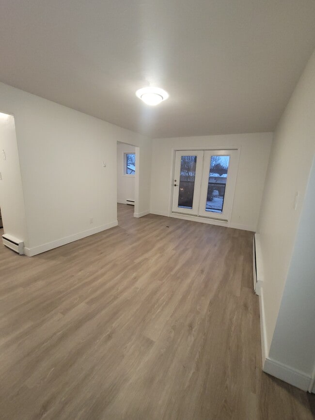 Building Photo - 70 Albert St