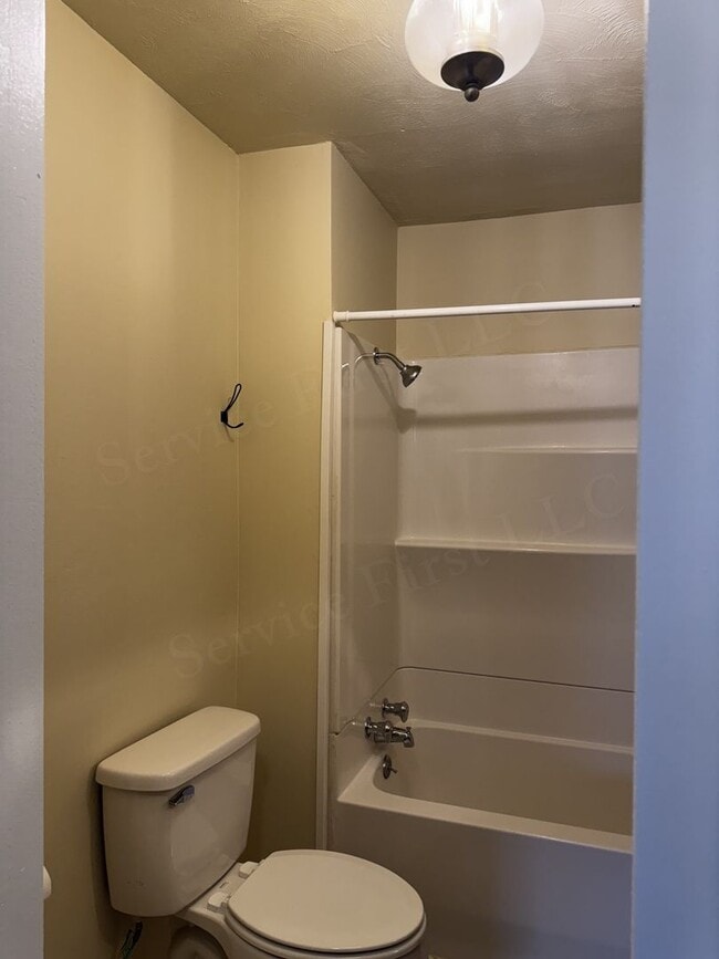 Building Photo - Clark St - Duplex for rent