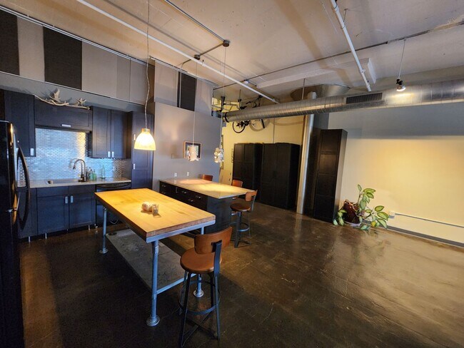 Foto del edificio - Downtown Saint Paul DREAM Loft-  Close to work, coffee, bars, restaurants, and light rail