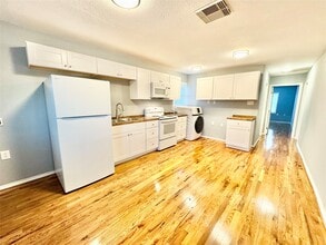 Building Photo - 6203 Heards Ln