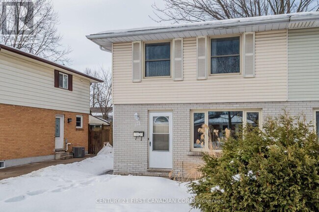 Building Photo - 111 Woodrow Crescent