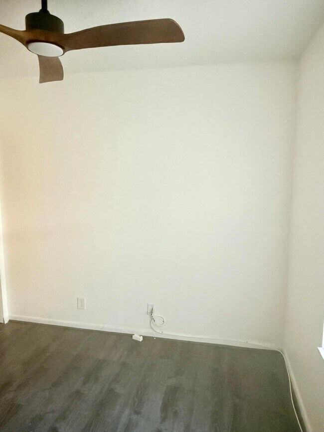 Foto del edificio - 3715 Village Dr