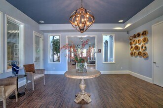 Building Photo - 813 Jasmine Parke Dr