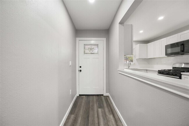 Foto del edificio - 6327 Mardale Dr