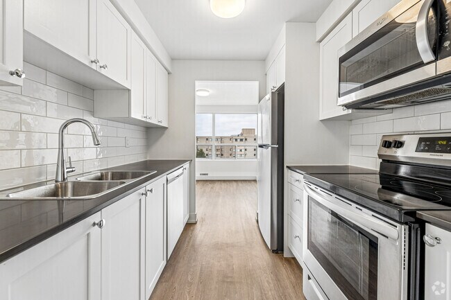 2 chambres, 1 salle de bain et demie - 104 m² - Cuisine - 560 PROUDFOOT LANE