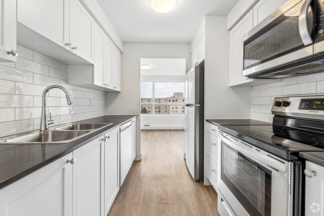 2BR, 1.5BA - 1,117SF - Kitchen - 560 PROUDFOOT LANE