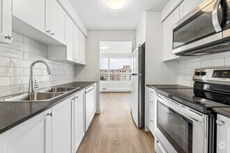 Interior Photo - 560 PROUDFOOT LANE