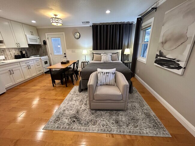 Estudio - 161 Grant St