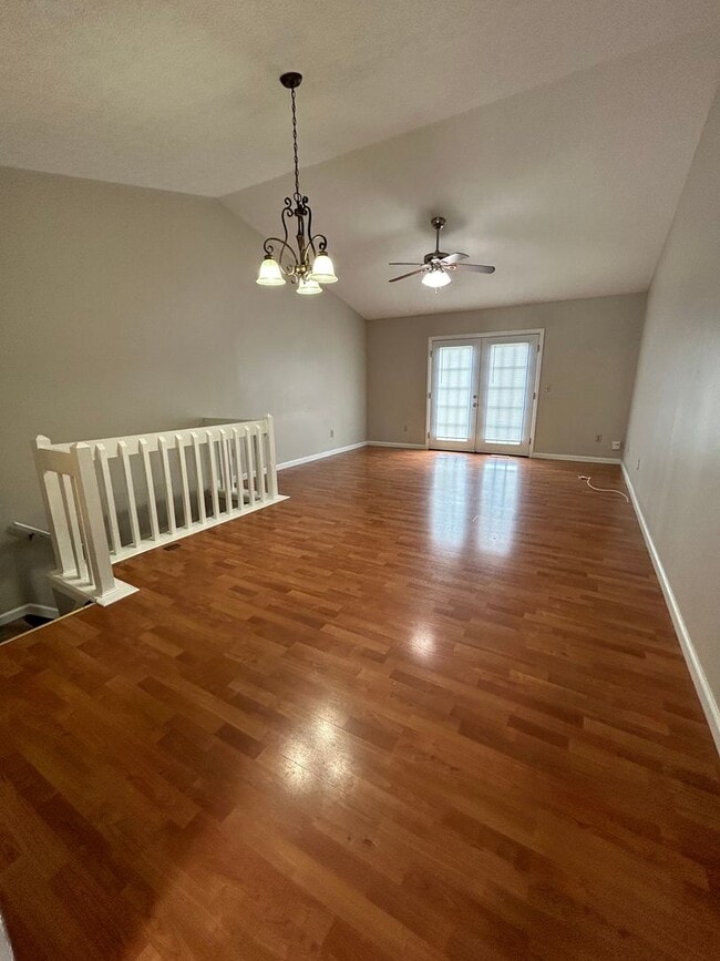 Building Photo - Beautiful 3 Bedroom Duplex with Garage