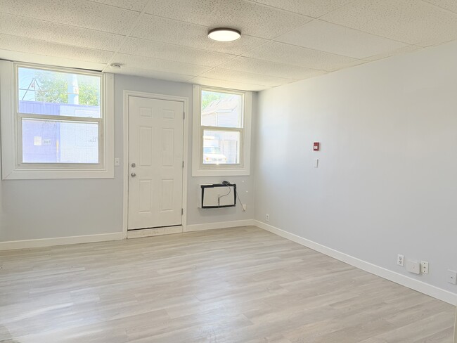 Building Photo - 581 Pierre Ave