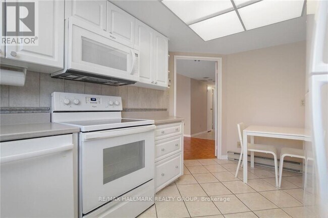 Photo du bâtiment - 1705 Playfair Dr