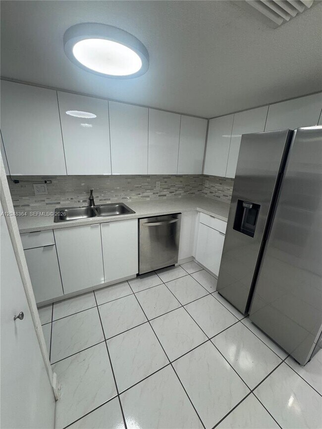 Building Photo - 6926 NW 166th Terrace