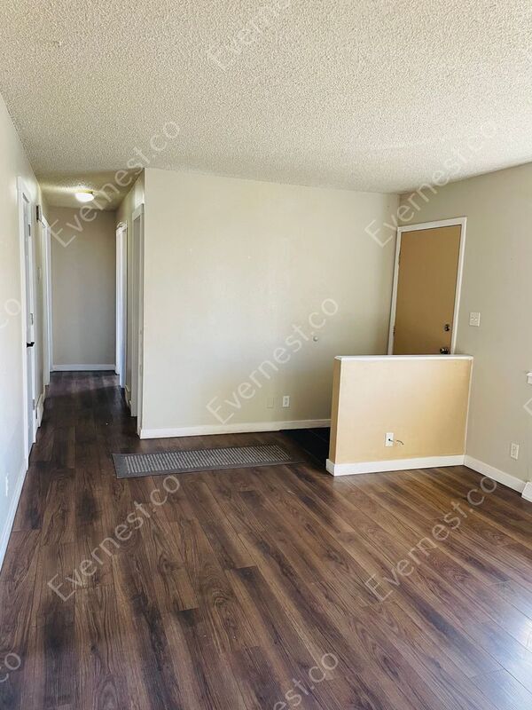 Building Photo - 816 Tyler St
