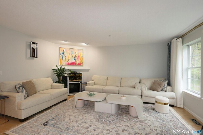 Foto del edificio - 633 Danbury Rd
