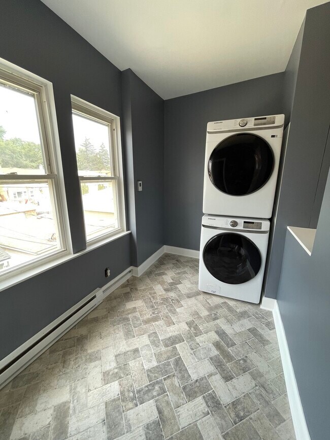Foto del edificio - 4858 W Warwick Ave