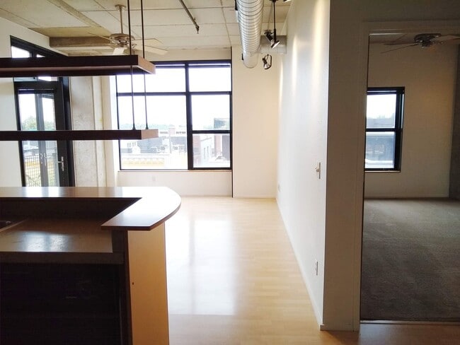 Interior Photo - The Mercury