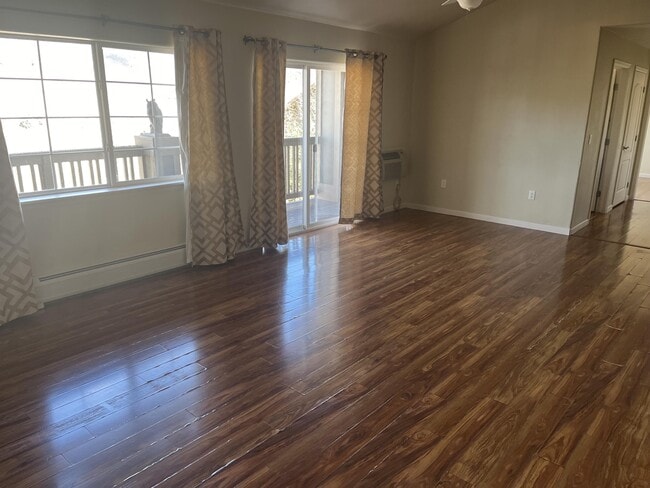 Building Photo - 608 River View Dr
