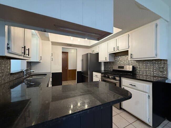 Foto del edificio - Available and Showing Now! 18-Month Lease Option!! ***SPECIAL $500 OFF 1ST FULL MONTH'S RENT *** ...