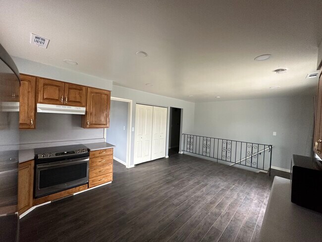 Foto del edificio - Spacious Family Home in Sandy!