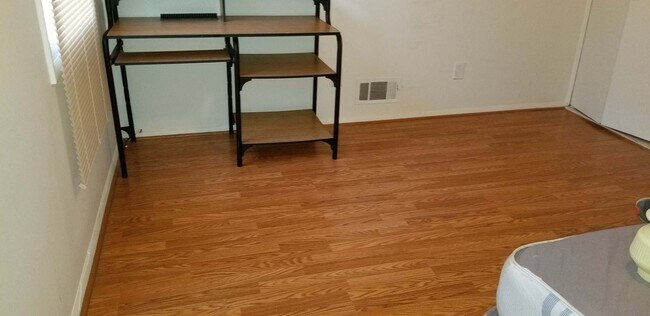 Foto del edificio - 9083 Meadow Heights Rd
