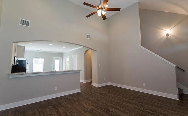 Building Photo - 112 Waverly Dr