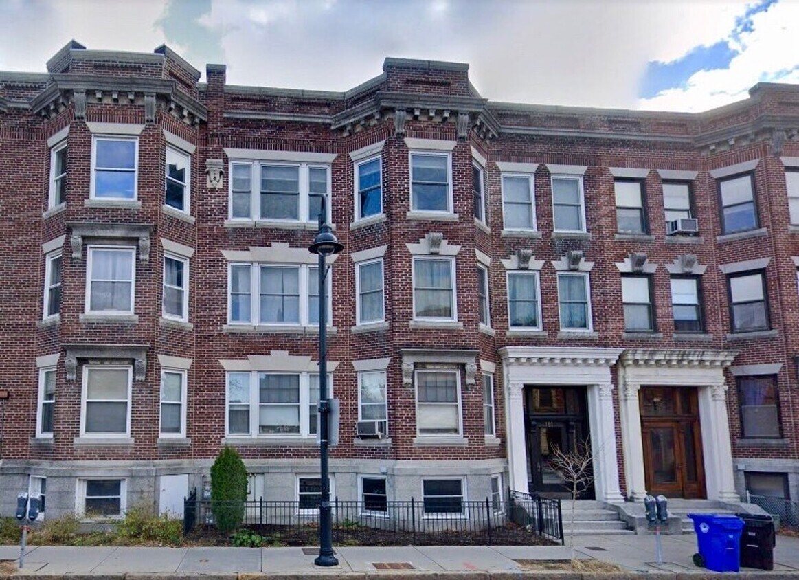 Primary Photo - Nice 3 bed in Brookline